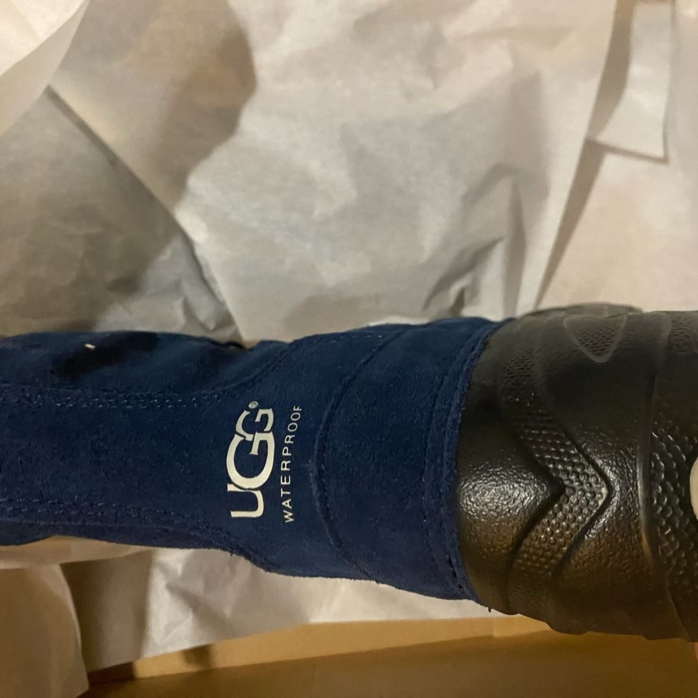 UGG Ludvig Boys Waterproof Snow Boots (1018190K) – Navy Suede, Youth Size 3
